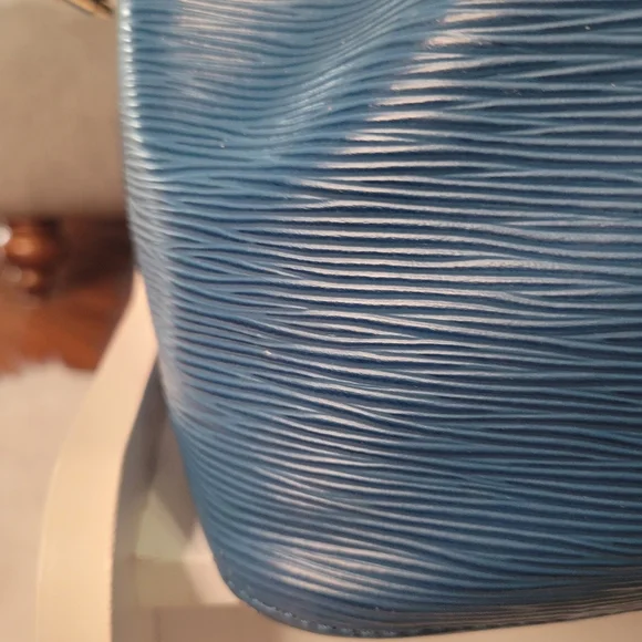 Authentic Vintage Louis Vuitton Blue Epi Bucket Noe - Picture 8 of 16